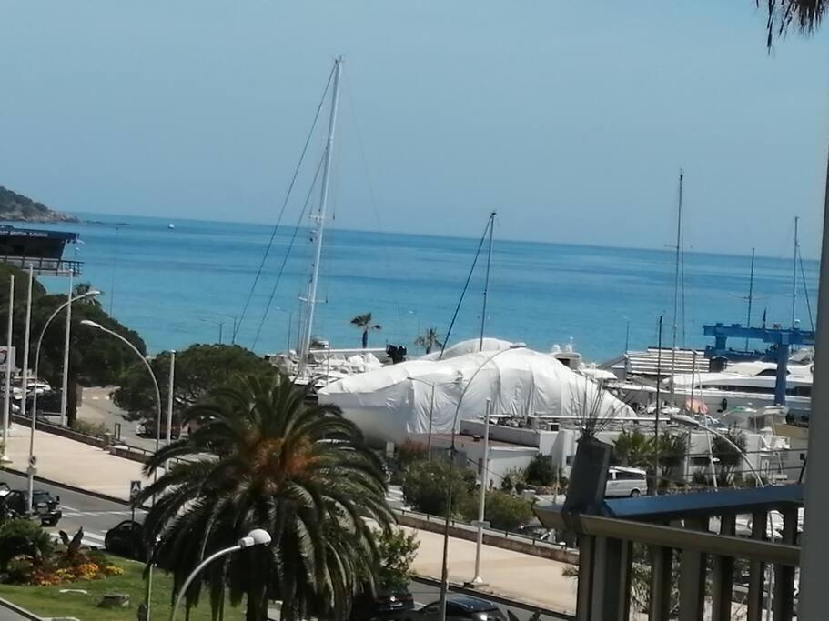 Joli studio bord de mer, clim, balcon, parking privé Menton Exterior foto