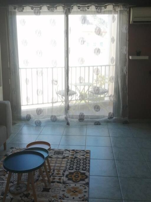 Joli studio bord de mer, clim, balcon, parking privé Menton Exterior foto
