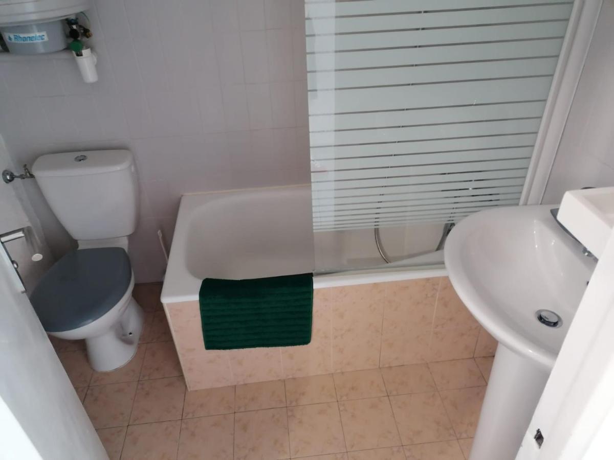 Joli studio bord de mer, clim, balcon, parking privé Menton Exterior foto